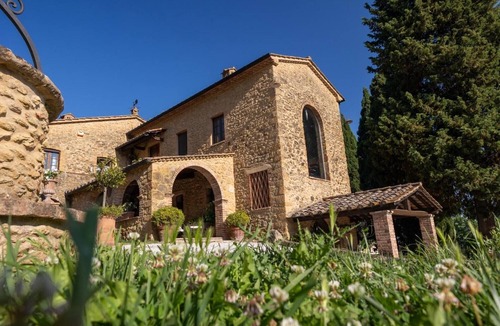Pomarance Apartment | Apartment 'Podere Del Botruccio - Papavero' with Shared Pool, Private Garden & Wi-Fi