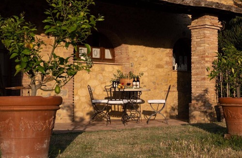 Pomarance Apartment | Apartment 'Podere Del Botruccio - Papavero' with Shared Pool, Private Garden & Wi-Fi