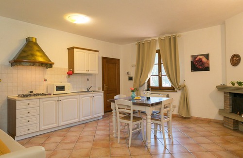 Cecina House | Apartment 'Podere Nuti - 3 Vallino' with Shared Pool, Garden, and Wi-Fi