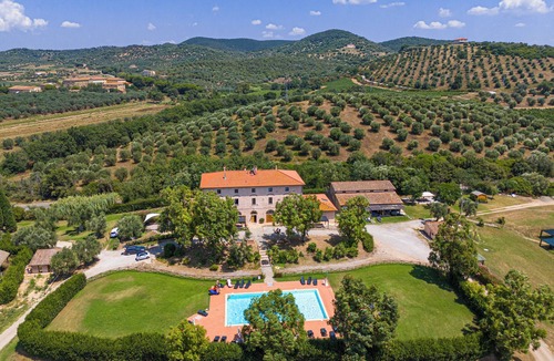 Riotorto Apartment | Apartment 'Poggio alle Forche - Luna' with Shared Pool, Shared Garden and Wi-Fi
