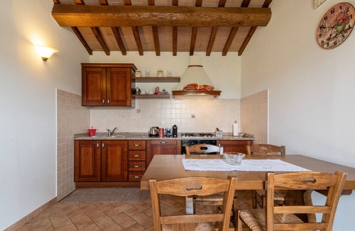 Lisciano Niccone Apartment | Apartment "Pugnano Alto - Tartufo" with Shared Pool and Wi-Fi