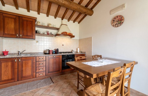 Lisciano Niccone Apartment | Apartment "Pugnano Alto - Tartufo" with Shared Pool and Wi-Fi