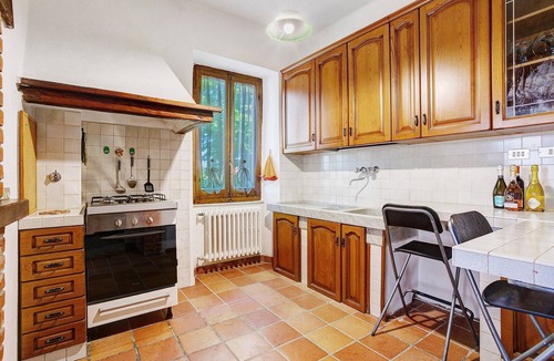 Sarzana Apartment | Apartment Riccardo in Villa Pini with Shared Pool and Terrace