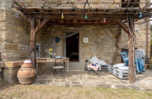 Santa Reparata Apartment | Apartment Room with a View in Anghiari