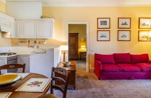 Gavorrano Apartment | Apartment 'Scuole Grandi' with Shared Garden
