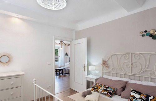Voltri Apartment | Apartment 'Sea la Vie' with Sea View, Wi-Fi and Air Conditioning