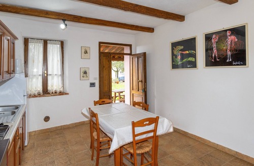 Massa Marittima Apartment | Apartment 'Simone' with Shared Pool and Shared Garden