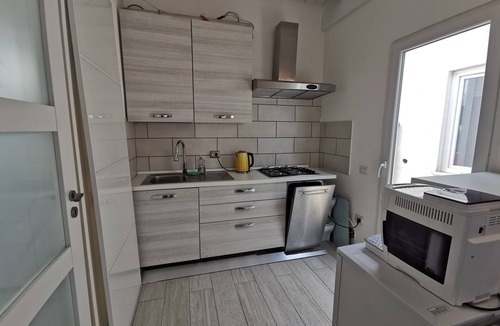 Civitavecchia Apartment | Apartment - Sleeps 2 - Parking - 5min To La Frasca