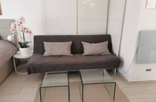 Civitavecchia Apartment | Apartment - Sleeps 2 - Parking - 5Min To La Frasca