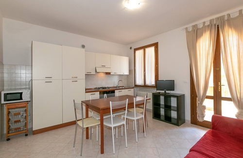 Suvereto Apartment | Apartment "Trilocale Coratina" with Terrace, Shared Pool & Wi-Fi