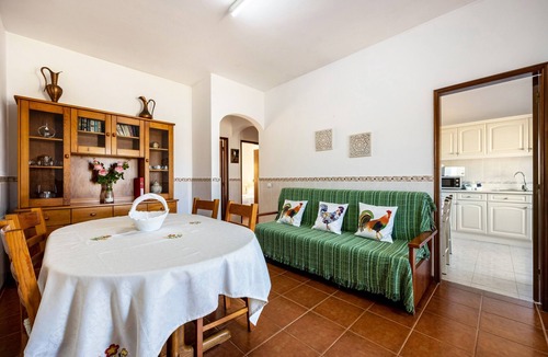 Burgau Apartment | Apartment Villas Brites nº1 with Shared Pool, Shared Garden, Terrace & Wi-Fi