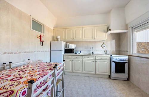 Burgau Apartment | Apartment Villas Brites nº1 with Shared Pool, Shared Garden, Terrace & Wi-Fi