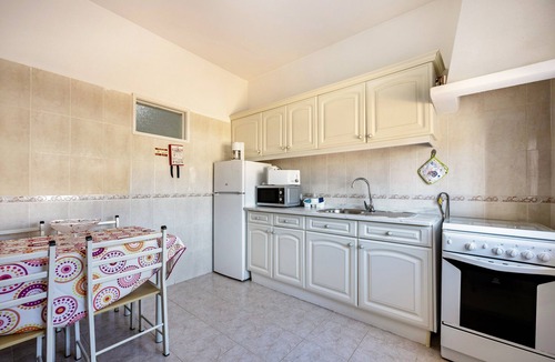 Burgau Apartment | Apartment Villas Brites nº1 with Shared Pool, Shared Garden, Terrace & Wi-Fi