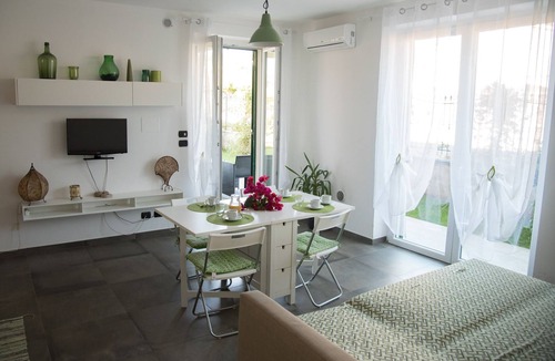 Cervo Apartment | Apartment with garden The Green strelitzia (008017-CAV-0006)