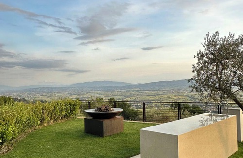Assisi Apartment | Apartment with Hot tub near Assisi