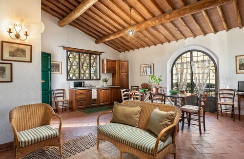 Tavarnelle Val di Pesa Apartment | Apartment with pool, WIFI, A/C, TV, patio, pets allowed, panoramic view, close to Greve In Chianti