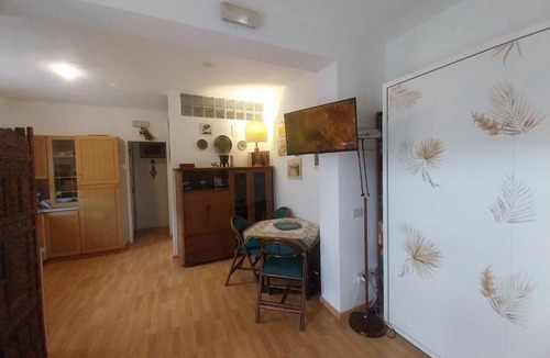 Bagnaia Apartment | Apartment Wohnung Baia 2 - Casa Rossella by Interhome