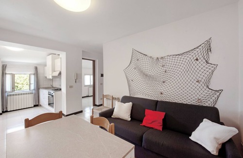 Celle Ligure Apartment | Apartment 'Zafferano Suites - Basilico' with Shared Garden and Wi-Fi