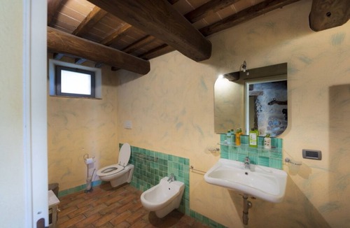 Simignano House | Appartamento Ampio nel Borgo Medioevale
