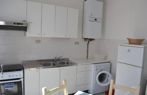 Fiumaretta Apartment | 'Appartamento 10' Near the Beach with Wi-Fi & Balcony