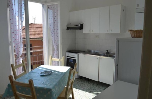 Fiumaretta Apartment | 'Appartamento 10' Near the Beach with Wi-Fi & Balcony
