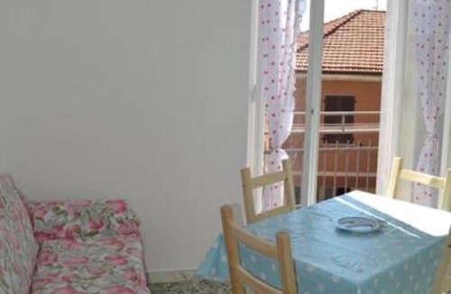 Fiumaretta Apartment | 'Appartamento 10' Near the Beach with Wi-Fi & Balcony