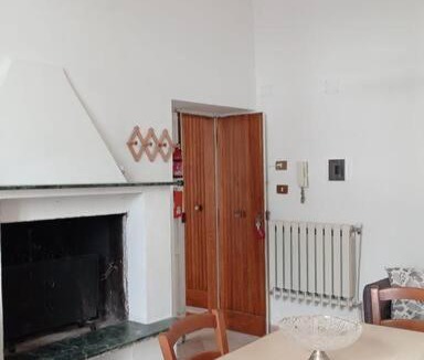 Tarquinia Apartment | Appartamento al centro storico con camino e balcone
