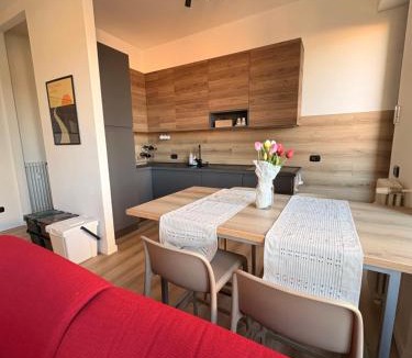 Olgiate Comasco Apartment | Appartamento con vista su Brunate