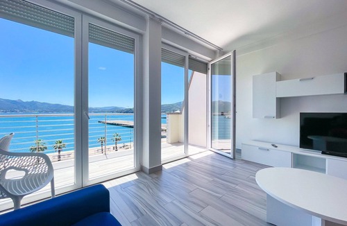 Portoferraio Apartment | APPARTAMENTO FRONTE MARE N. 20 - FRONTE MARE N.20