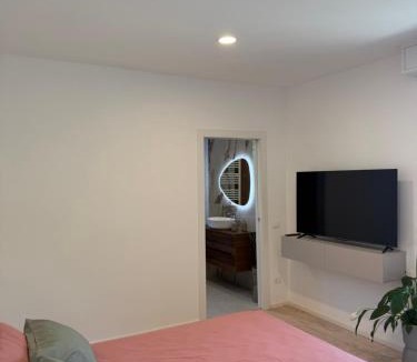 Vado Ligure Apartment | Appartamento gelso bianco, giardino sul mare