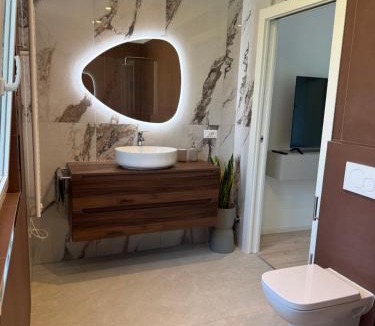Vado Ligure Apartment | Appartamento gelso bianco, giardino sul mare