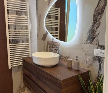 Vado Ligure Apartment | Appartamento gelso bianco, giardino sul mare