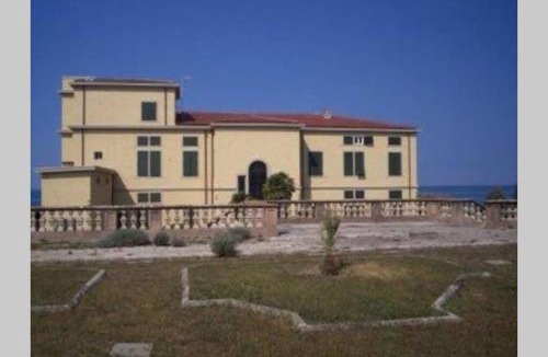 Donoratico Apartment | APPARTAMENTO IN VILLA STORICA SUL MARE PER 8/10 PERSONE