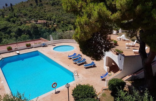 Porto Santo Stefano Apartment | Appartamento in residence con piscine e tennis