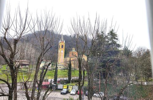 Casalecchio di Reno Apartment | Appartamento con Wi-Fi, Cucina e Wallbox, San Luca e Villa chiara