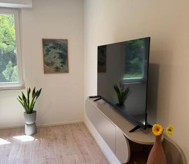 Vado Ligure Apartment | Appartamento villa Eucalipto, giardino sul mare