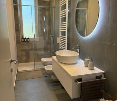 Vado Ligure Apartment | Appartamento villa Eucalipto, giardino sul mare