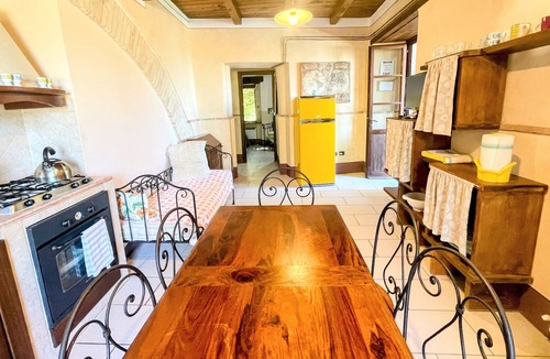 Spoleto Villa | Apt 4 - Spoleto central + train station/12 mins walk, Fantastic apt ! Sleeps 4
