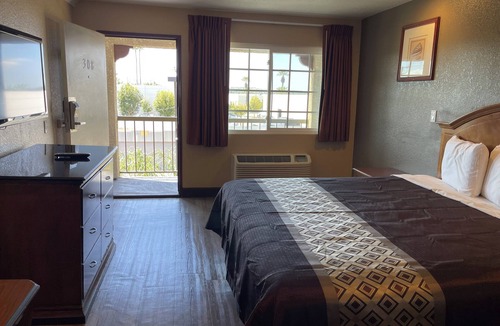 Riverside Hotel | Arlington Inn