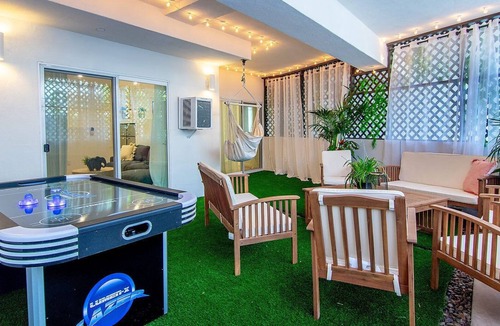 Pico - Robertson Apartment | Artfully arranged, open and inviting 2 bedroom suite with a private yard.