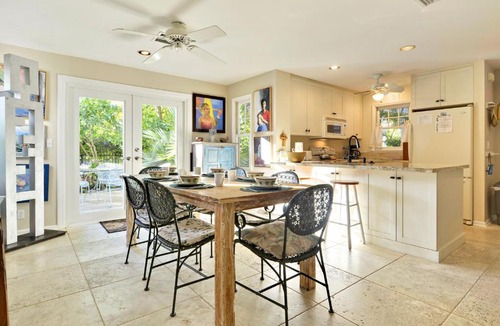Bahama Village House | Artist Garden