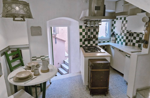 Cerri Apartment | Artist's Refuge