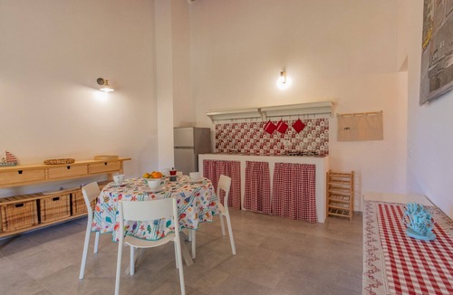 Madonna delle Grazie Villa | Artistic villa just a short walk from the sea.