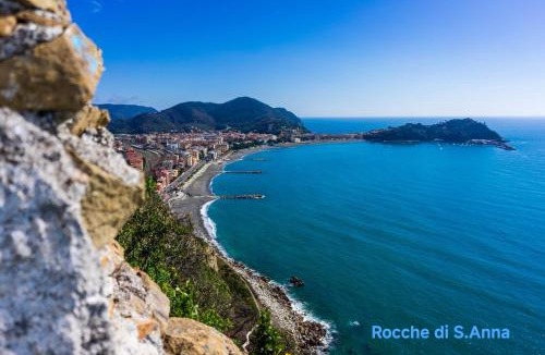 Cavi Apartment | Attico con terrazza fronte mare a Cavi di Lavagna