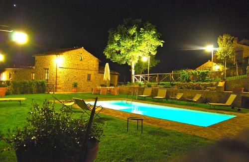 Ossaia House | Attractive Holiday Home in Cortona with Swimming Pool