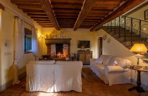 Ossaia House | Attractive Holiday Home in Cortona with Swimming Pool