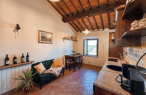 Poggiarello Apartment | Authentic Apartment Villa in Tuscan Vineyard Estate.
