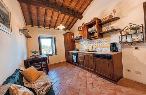 Poggiarello Apartment | Authentic Apartment Villa in Tuscan Vineyard Estate.