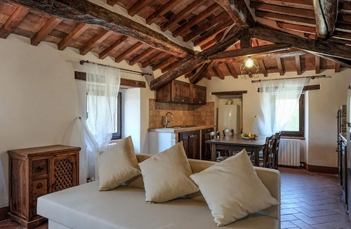 Vernazzano Basso Apartment | Awesome apartment in Tuoro sul Trasimeno