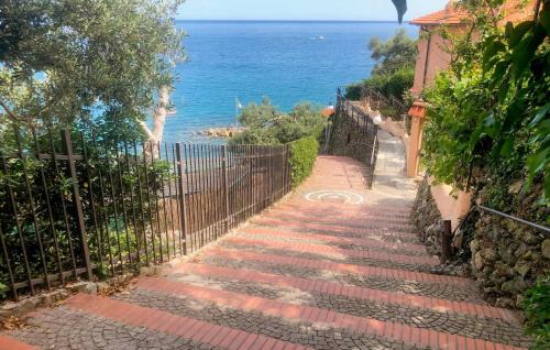 Torre del Mare Apartment | Awesome Apartment In Bergeggi With Wifi